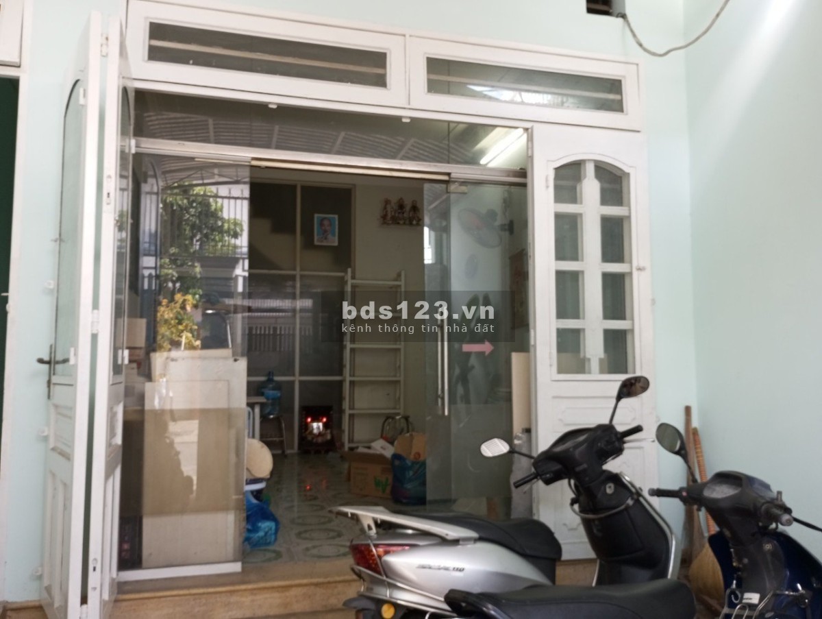 Cần cho thuê mặt bằng làm văn phòng mặt tiền đường Hồng Hà Phú Nhuận 15.000.000/ tháng