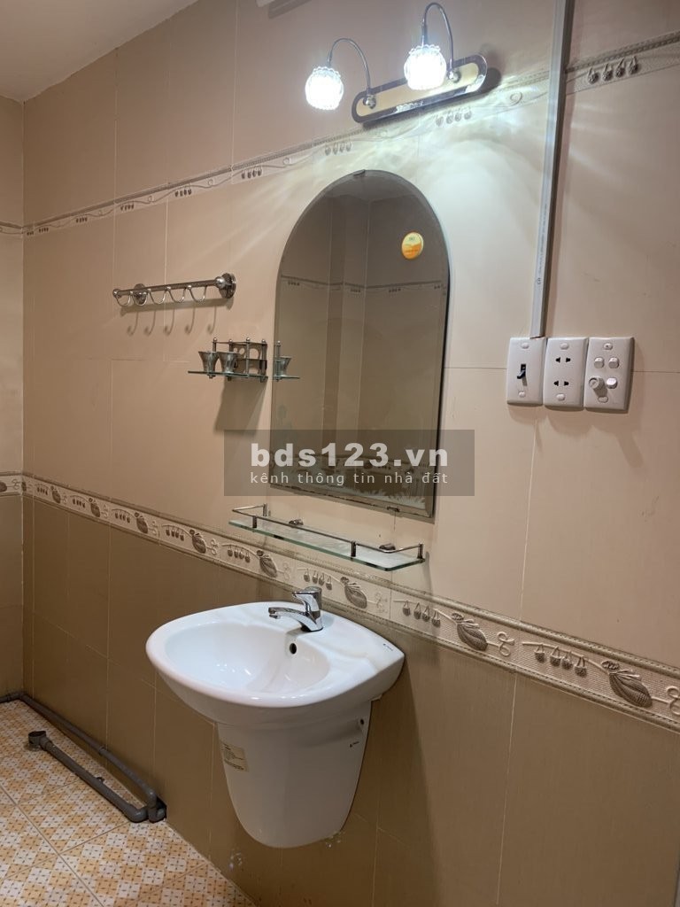 Cho thuê căn hộ dịch vụ, DT 60m2, 2PN,1PK,có ban công, full nội thất,gần Cv Quang Trung, Q.12