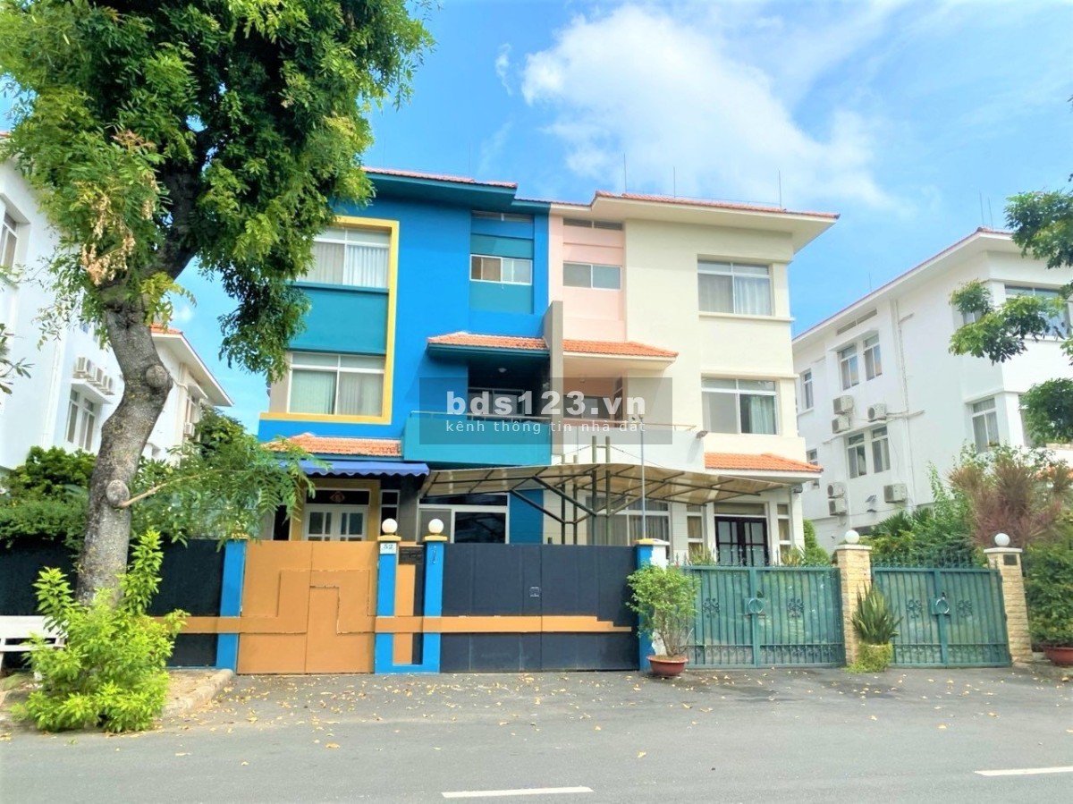 Gia đình bán căn biệt thự Mỹ Quang 10*22m, 3 lầu đường Lý Long Tường