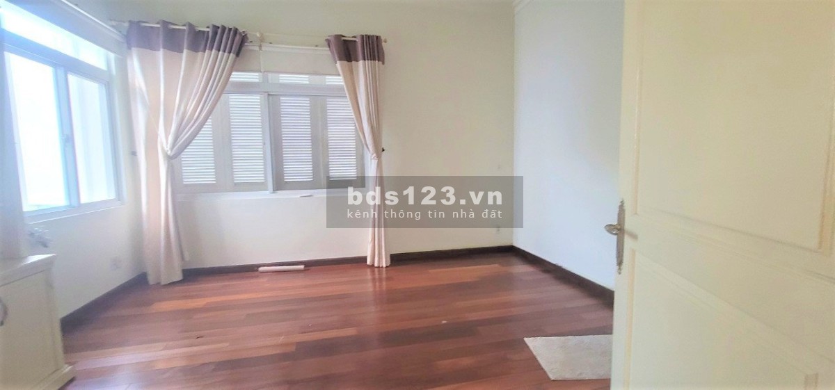 Gia đình bán căn biệt thự Mỹ Quang 10*22m, 3 lầu đường Lý Long Tường