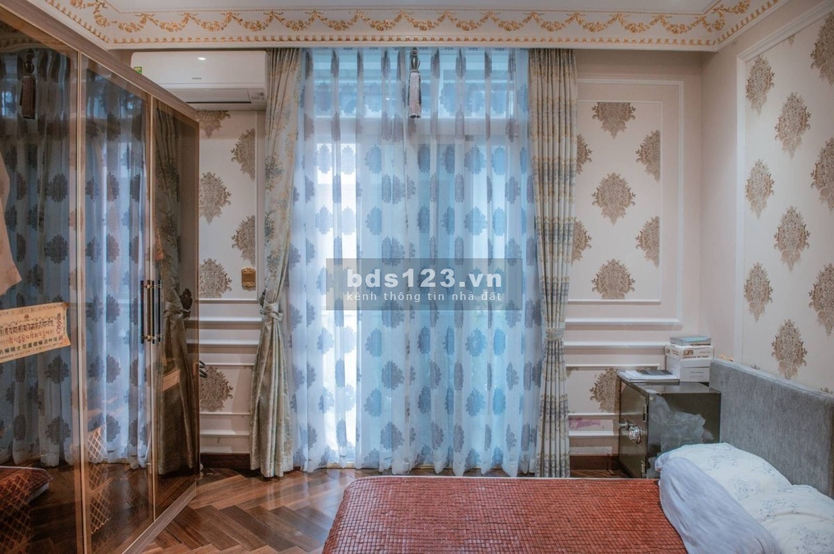 Chú cần bán căn biệt thự Chateau 7*26m xây 4 tầng có thang máy cao cấp