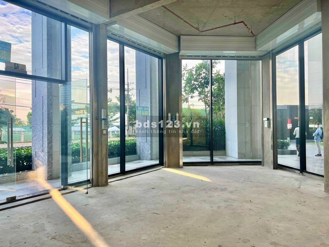 Cho thuê cặp shop góc 3 mặt tiền 275m2 khu Midtown M8 vị trí cực đẹp