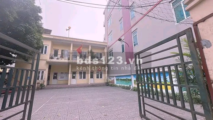 Thạch Bàn - 80m² đất, ô tô vào đất, bán giá 6 tỷ 800 triệu, mặt tiền 8m. Liên hệ: 0987883182.