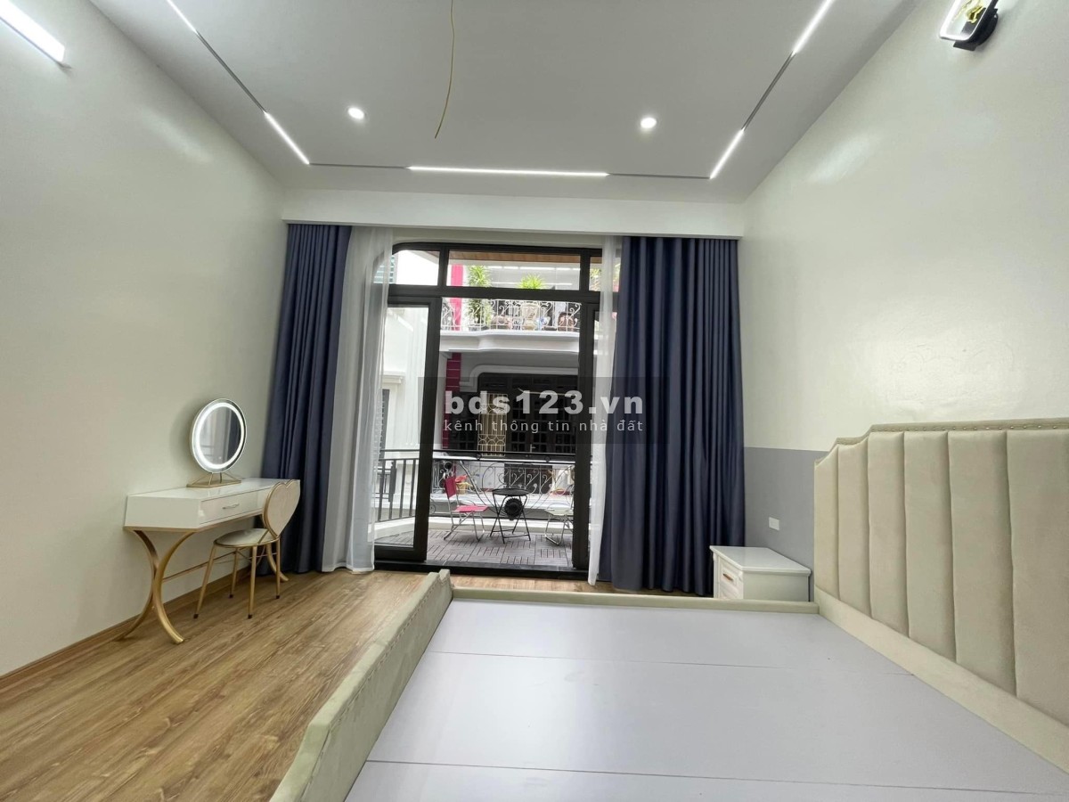 Bán nhà Trần Quốc Hoàn Cầu Giấy 60m2 kinh doanh- ô tô vào nhà- kinh doanh giá nhỉnh 10 tỷ