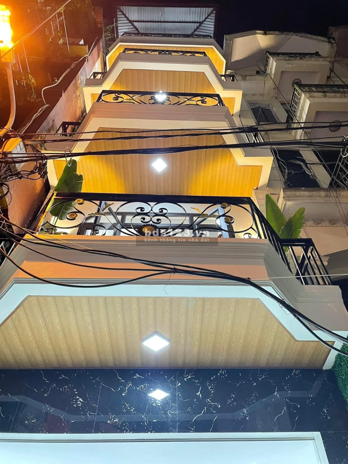 Bán nhà Trần Quốc Hoàn Cầu Giấy 60m2 kinh doanh- ô tô vào nhà- kinh doanh giá nhỉnh 10 tỷ