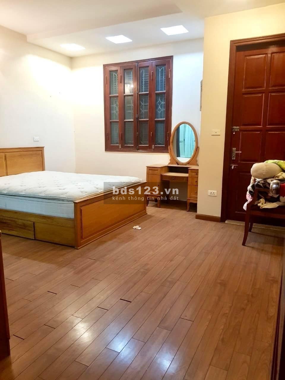 Bán nhà Cầu Giấy - Trần Duy Hưng. Ngõ thông, rộng. 51m2 x5T. Giá 8.5 tỷ