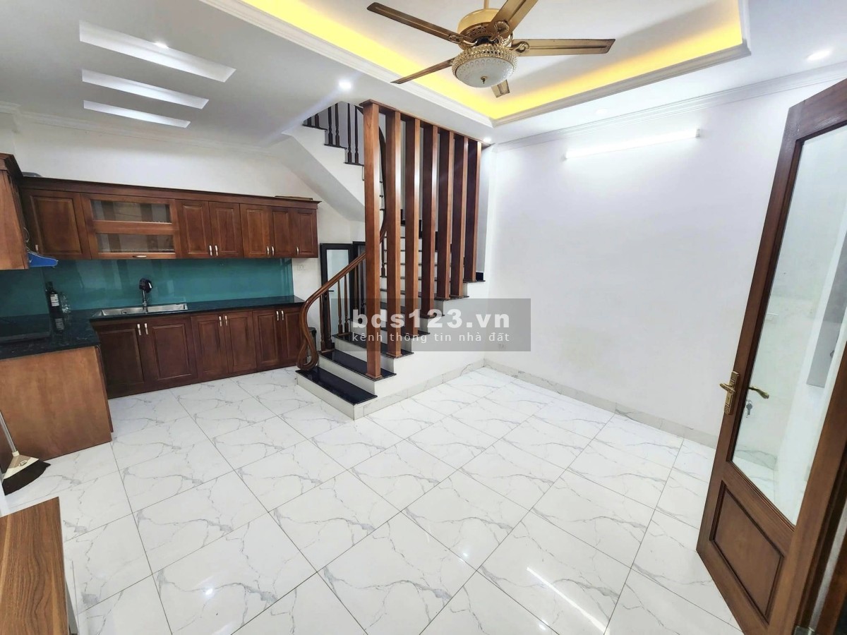 Chủ cần bán gấp nhà Mỹ Đình 31m2 giá nhỉnh 3 tỷ nhà đẹp ở ngay lô góc 2 thoáng ngõ to như phố