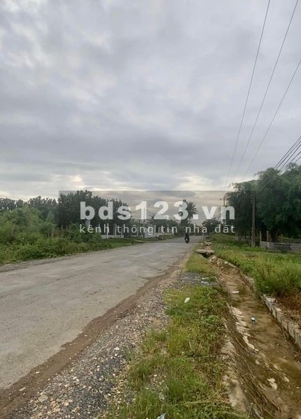 Ngay mặt tiền TL8 Xã Khánh Đông phù hợp làm của hàng kho bãi