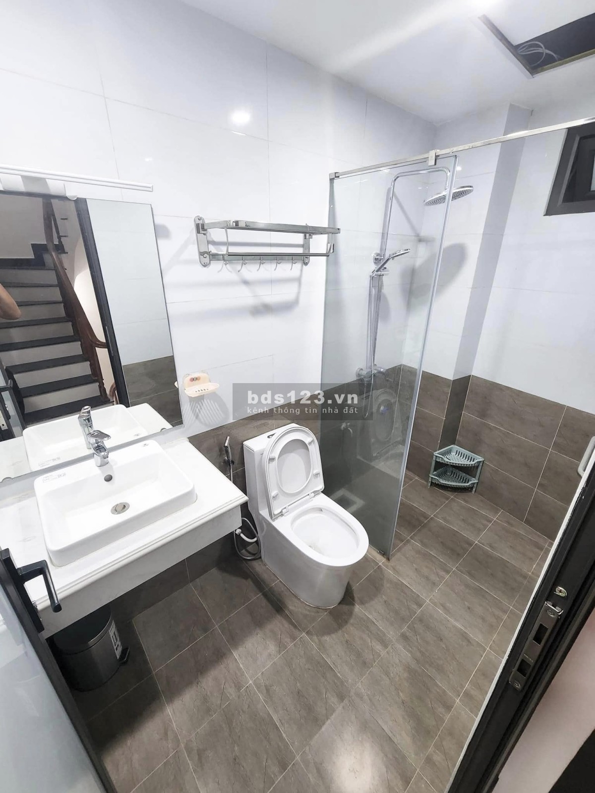 Chủ cần bán gấp nhà Mỹ Đình 31m2 giá nhỉnh 3 tỷ nhà đẹp ở ngay lô góc 2 thoáng ngõ to như phố