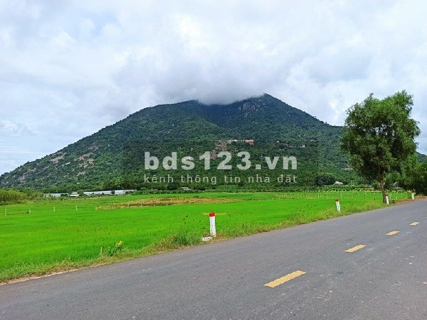 Chủ cần bán nhanh lô đất 210m2 thổ cư duới chân Núi Bà Đen Dương Minh Châu