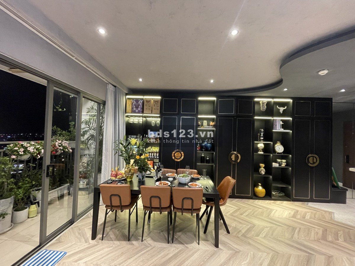 Bán căn hộ 2PN DTSD 86m2 giá bán 4.9 tỷ, bao gồm nội thất chung cư The Sun Avenue LH 0909986202