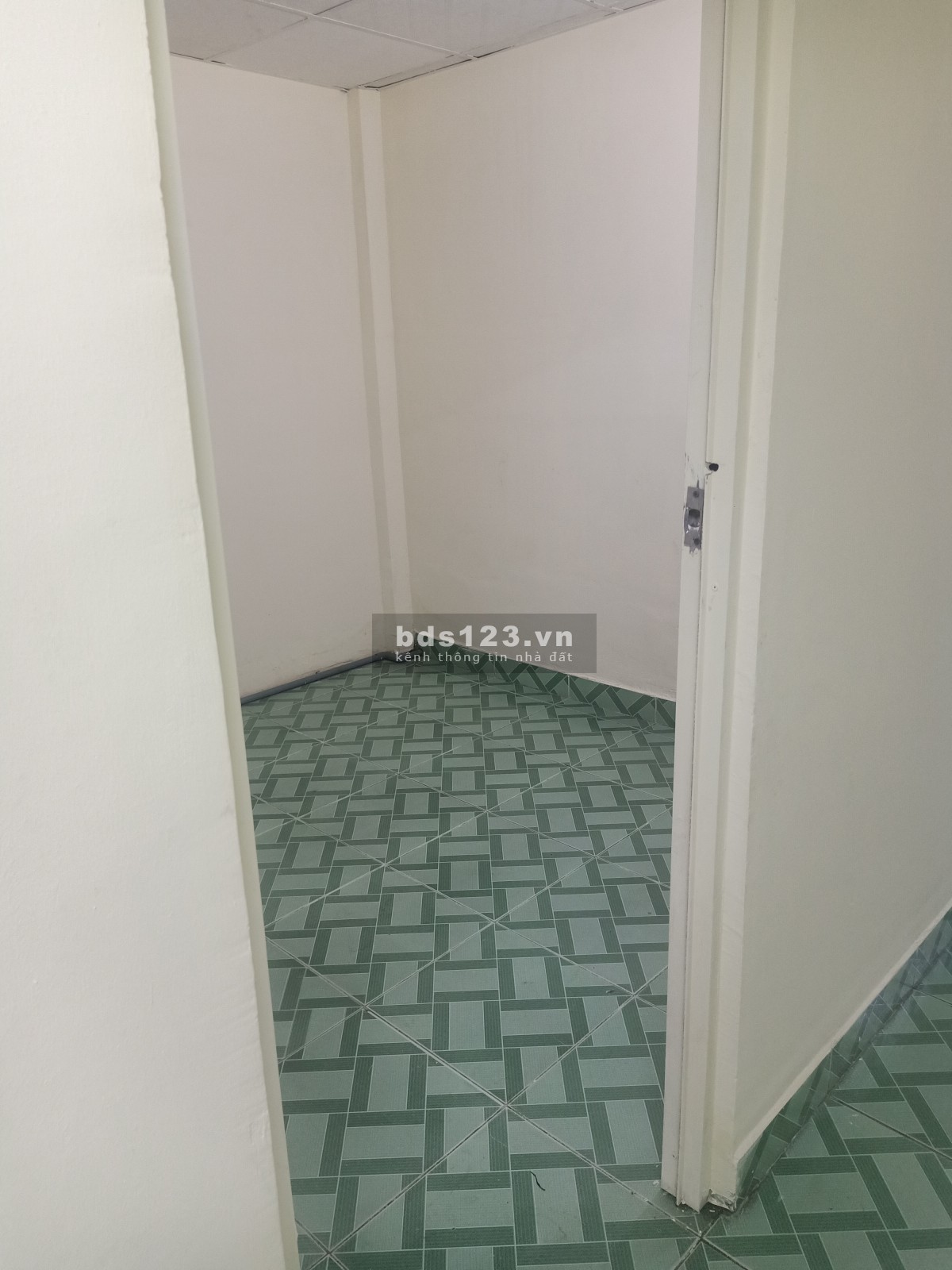 Cho thuê nhà nguyên căn 4x20 m2, hẻm xe hơi