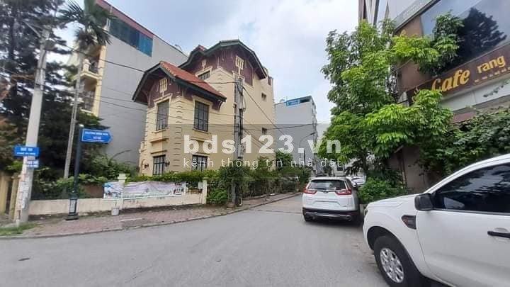Bán nhà riêng ngay Ái Mộ, 4 tầng mặt tiền 5,2m. Gía 5.2 tỷ