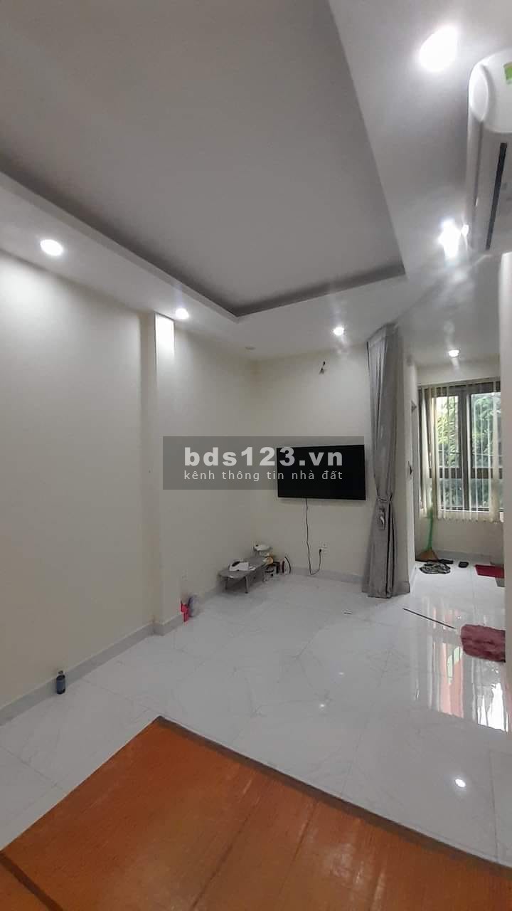 Bán nhà riêng ngay Ái Mộ, 4 tầng mặt tiền 5,2m. Gía 5.2 tỷ