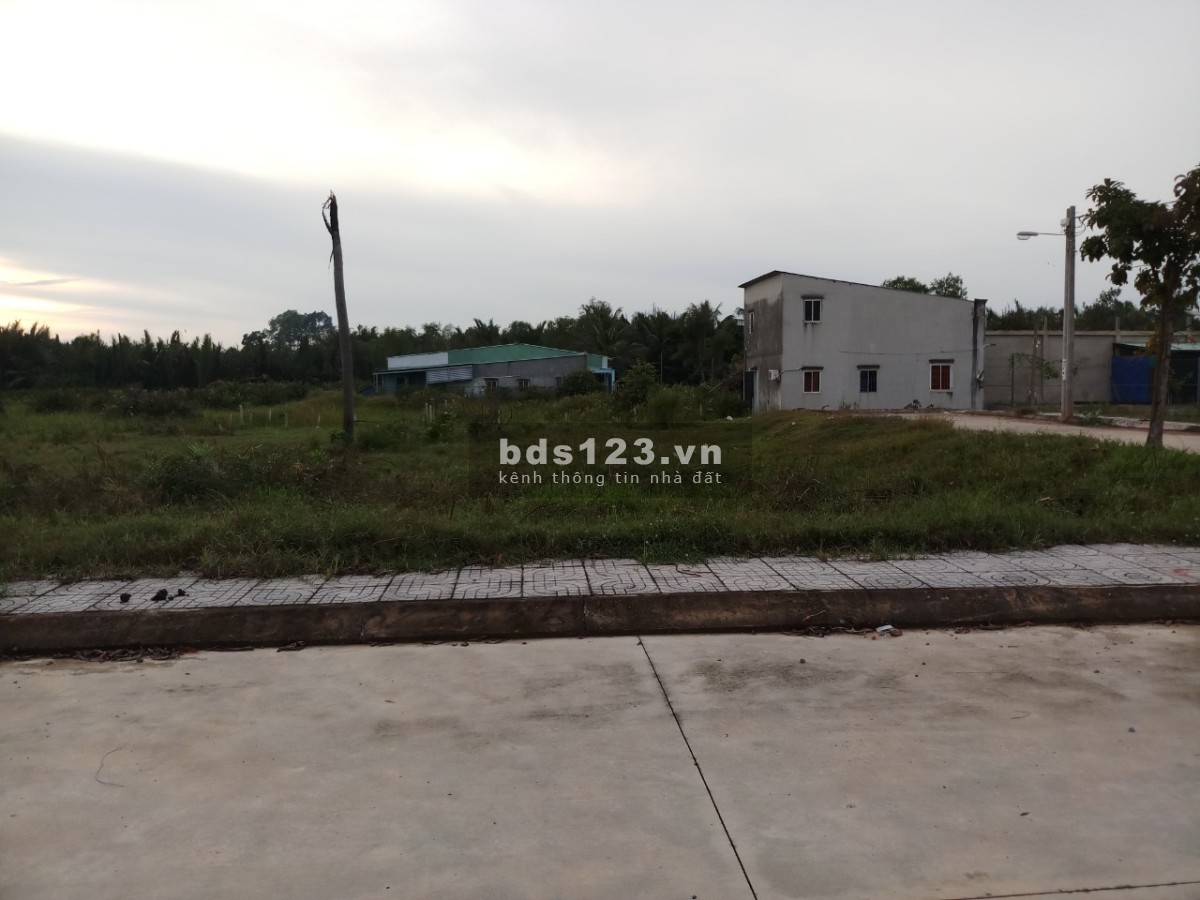 Cô chú lên sg định cư nên cần bán đất ở quê 500m2 shr mà giá bất ngờ