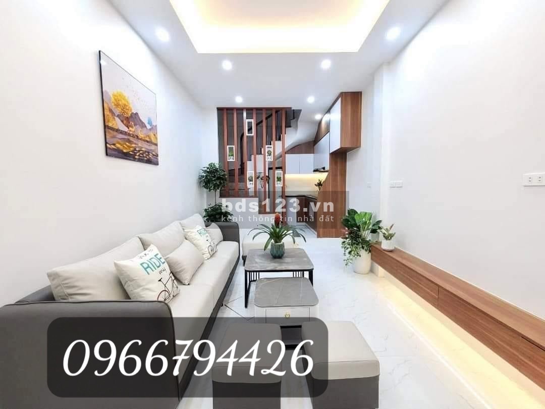 Cần bán nhà 5 tầng - Cầu Giấy nhà mới full nội thất , gần phố giá 3.99 tỷ .
