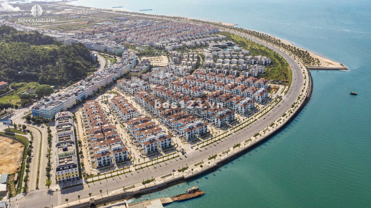 Chính chủ cần bán gấp căn biệt thự 350m2 giá cắt sâu mặt biển Sun Feria Bãi Cháy Hạ Long Quảng Ninh