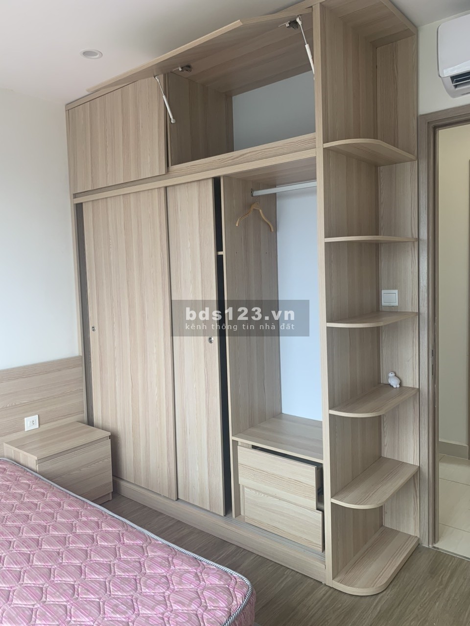 Bán căn 2 ngủ+ căn góc to, căn 64m2 giá 2.65 tỷ, Vinhomes Smart