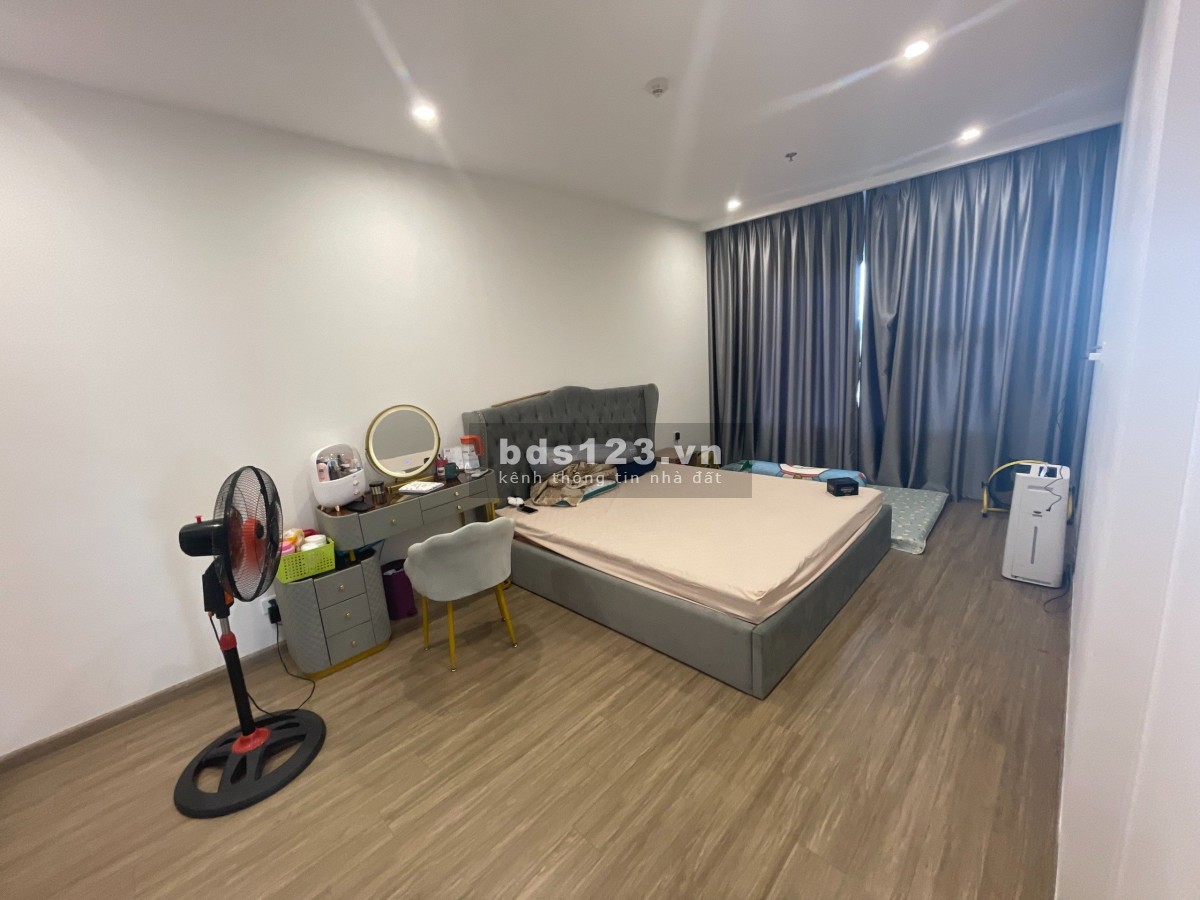 Bán căn ba phòng ngủ to nhất Vinhomes Smart City, 100m2, giá 4 tỷ full nội thất