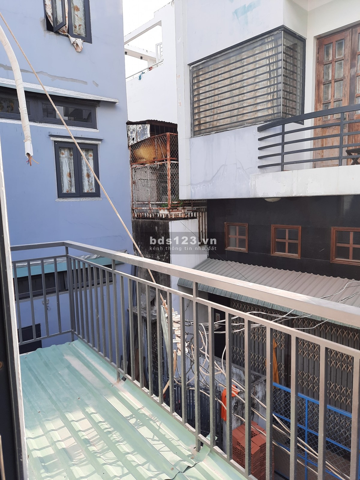 Chủ ngộp giảm luôn 200 triệu còn 4 tỷ 4 nhà BTCT 3 lầu mới xây 40m², tại Lạc Long Quân, Tân Bình
