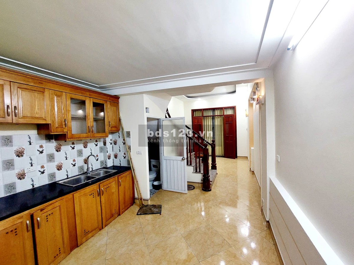 Bán nhà phố Lĩnh Nam 45m² x 5 tầng, mặt tiền 4.5m, tặng toàn bộ nội thất, giá chưa đến 2 tỷ