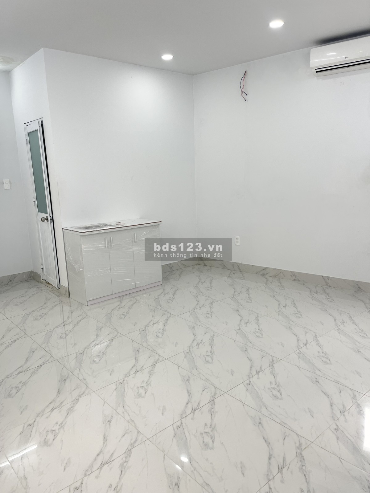 Chính chủ cho thuê phòng mới rộng 30m2 khu vip đường Út Tịch, Tân Bình chỉ 4 triệu 200k