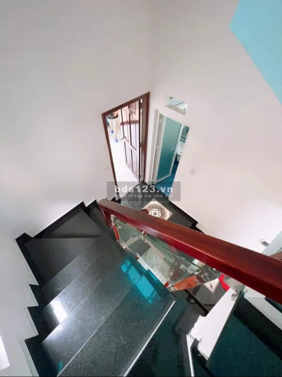 Bán gấp nhà 4 phòng ngủ, 4 vệ sinh ở Lê Văn Sỹ, Tân Bình