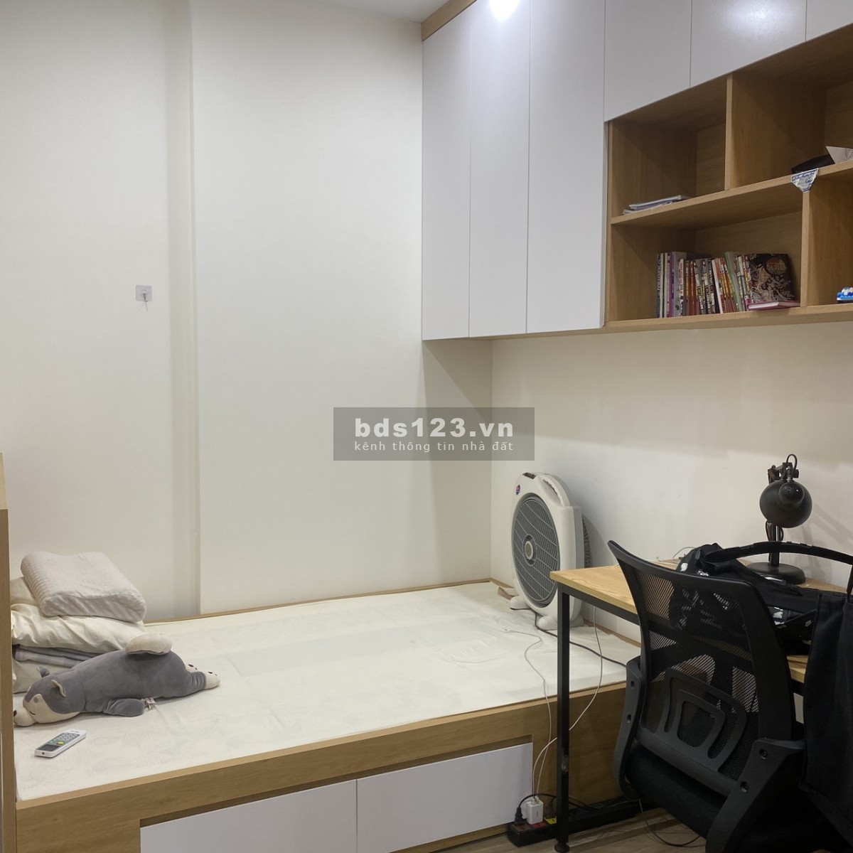 Chính chủ bán gấp căn 1pn+1 43m2 full đồ 1.8 tỷ Vinhomes Smart City
