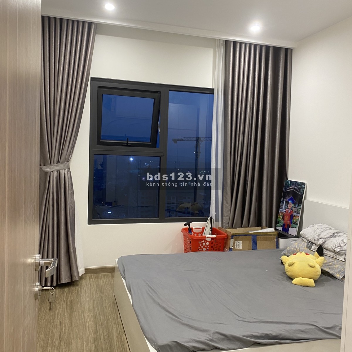 Chính chủ bán gấp căn 1pn+1 43m2 full đồ 1.8 tỷ Vinhomes Smart City