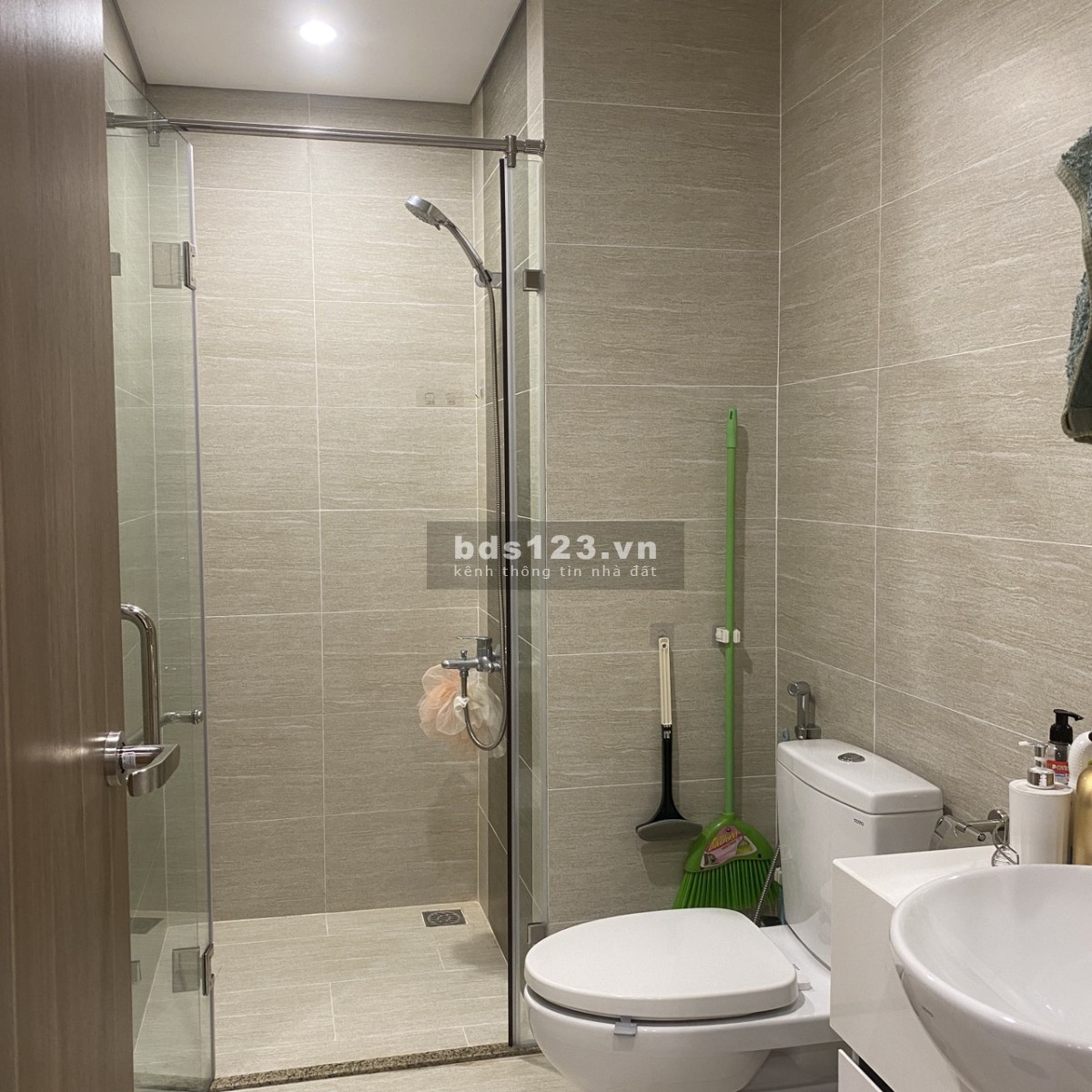 Chính chủ bán gấp căn 1pn+1 43m2 full đồ 1.8 tỷ Vinhomes Smart City