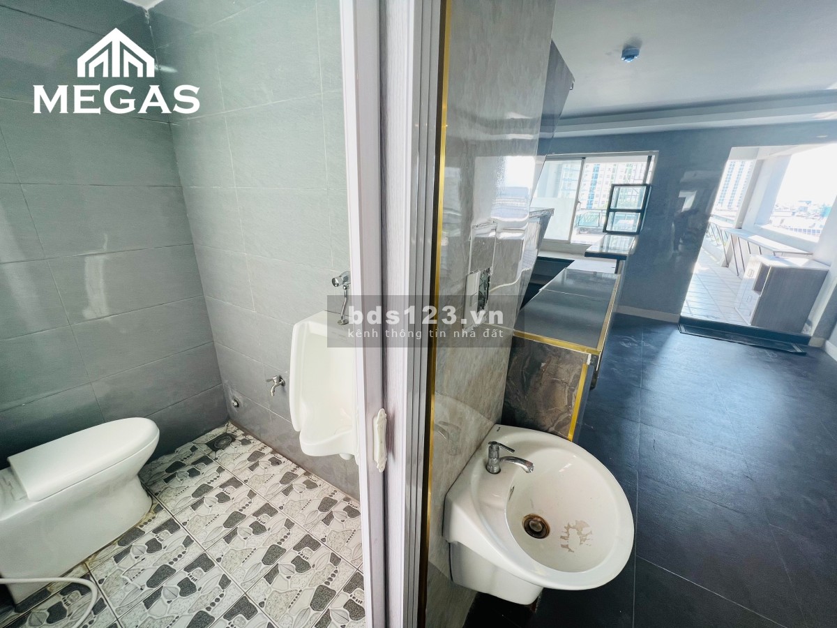 Cho thuê RoofTop kinh doanh, sẵn máy pha chế, Ngay mặt tiền đường Trường Chinh