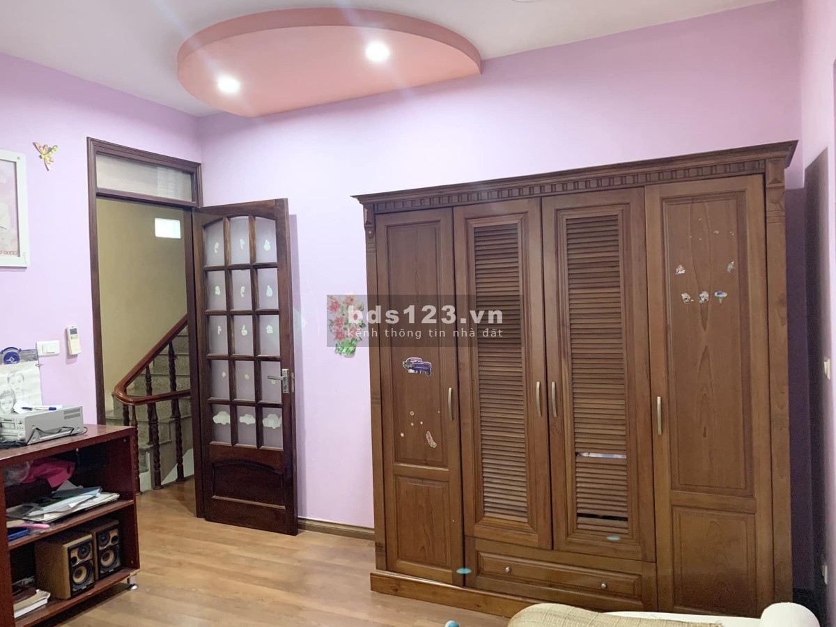 Bán nhà Cầu Giấy 3 mặt thoáng nhỉnh giá 5 tỷ