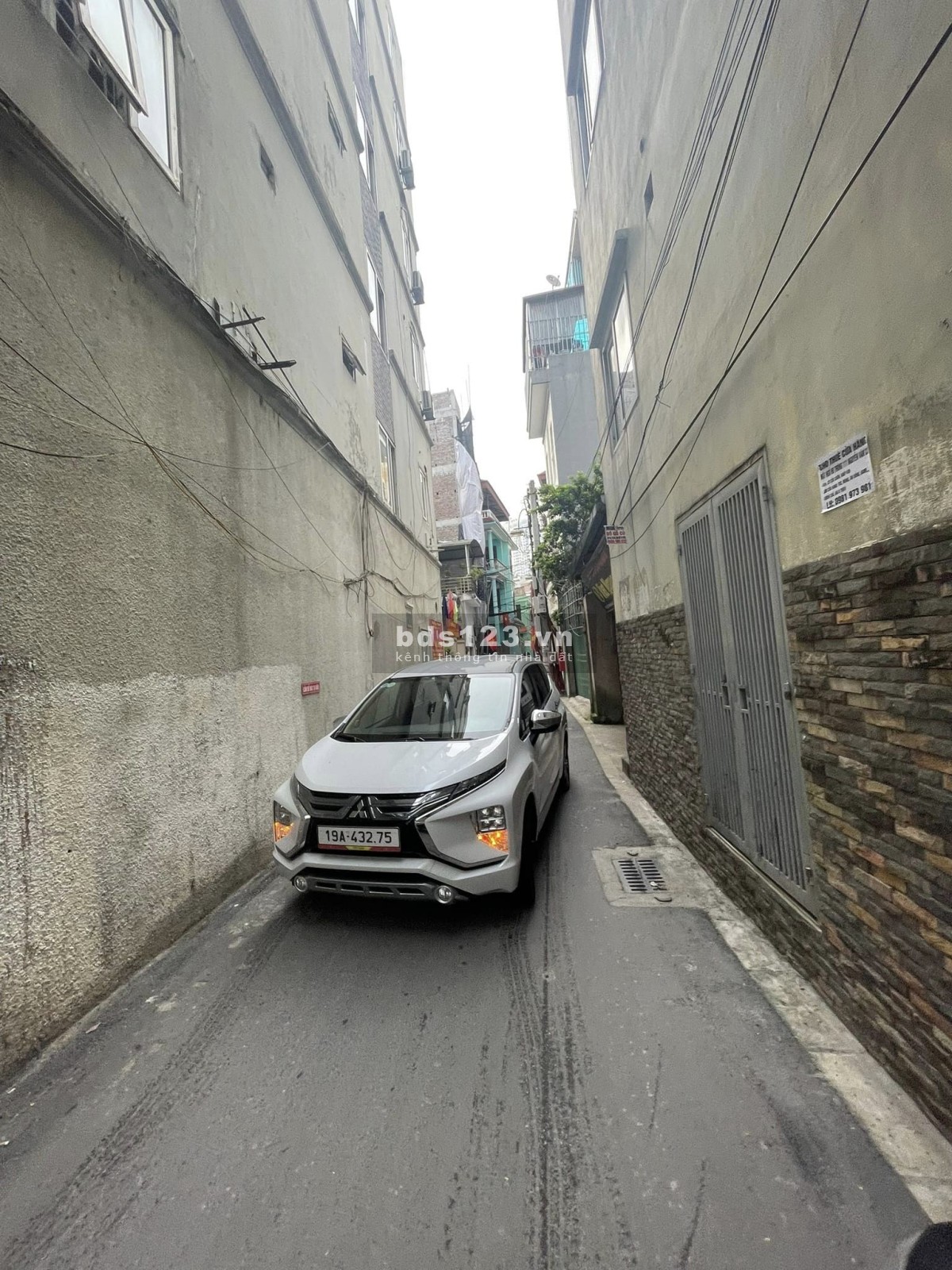 Bán nhà Nguyễn Văn Cừ thông sang Ngọc Lâm 42/50m .oto đỗ cửa , giá 5,68 ty