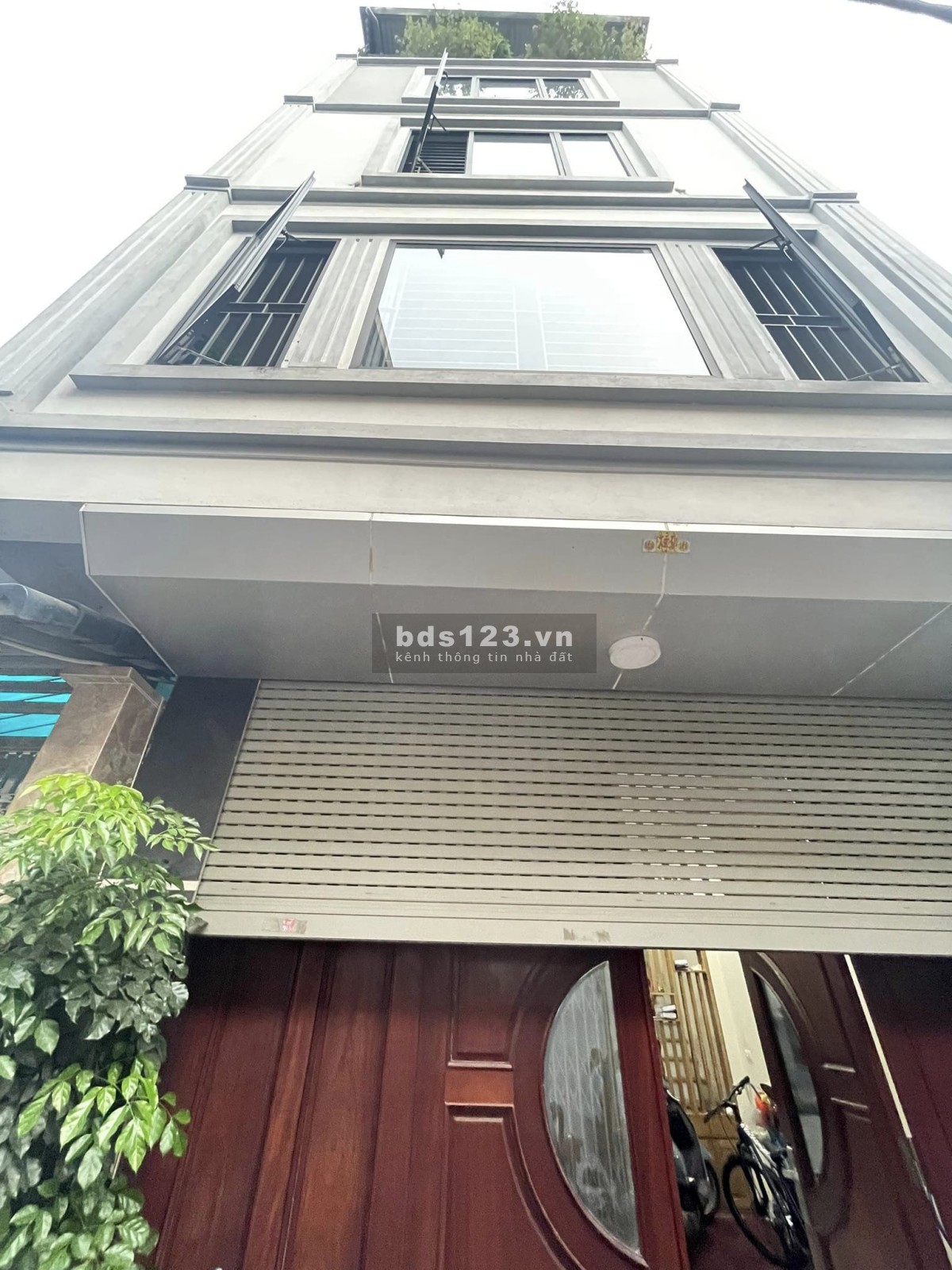 Bán nhà Nguyễn Văn Cừ thông sang Ngọc Lâm 42/50m .oto đỗ cửa , giá 5,68 ty