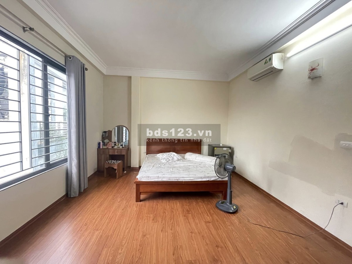 Bán nhà Nguyễn Văn Cừ thông sang Ngọc Lâm 42/50m .oto đỗ cửa , giá 5,68 ty