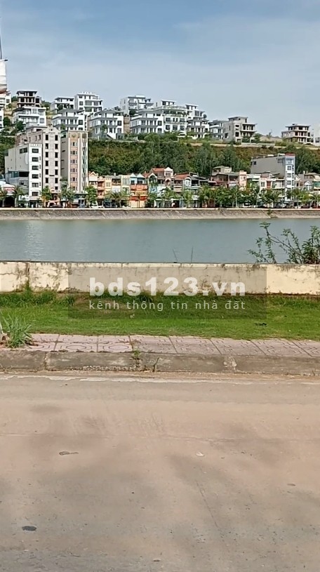Bán gấp mảnh đất 2 mặt thoáng, vị trí lưng tựa núi mặt hướng thủy 120m2, Hùng Thắng, Hạ Long, QN