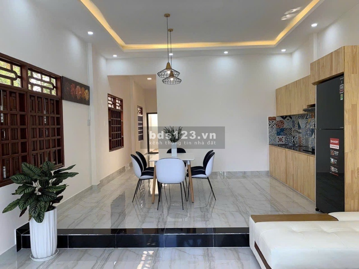 Nhà ngộp giá 1tỷ350 sổ hồng riêng nằm ngay gần Văn Miếu Trấn Biên Biên Hòa