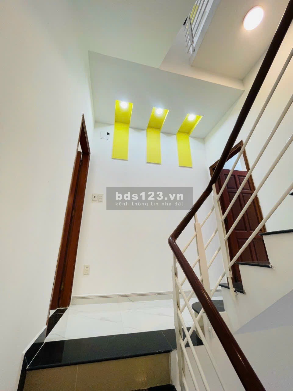 Nhà mới sang bòng - Ở tuyệt vời !! Hẻm ô tô - Gần Phạm Văn Đồng