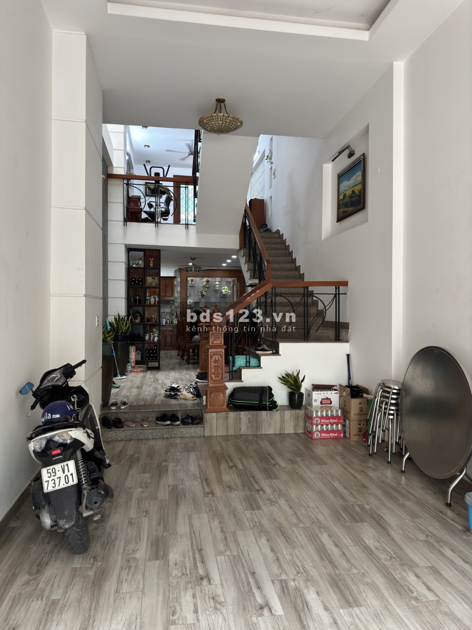 Nguyên Hồng - xe hơi tránh nhau - Con đường sạch sẽ thoáng mát trong lành
