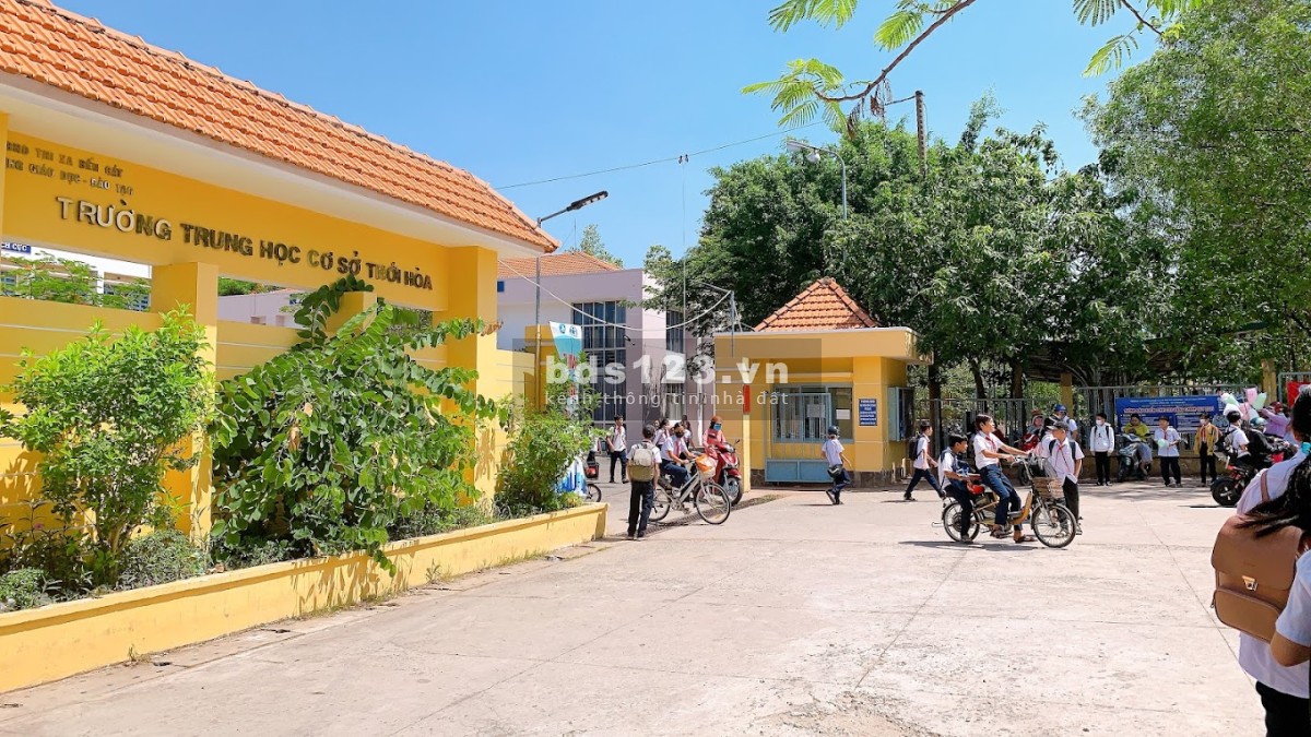 Cần bán 100m2 đất thổ cư, cách ql 13 100m, đường nhựa, kế bên siêu thị Go.
