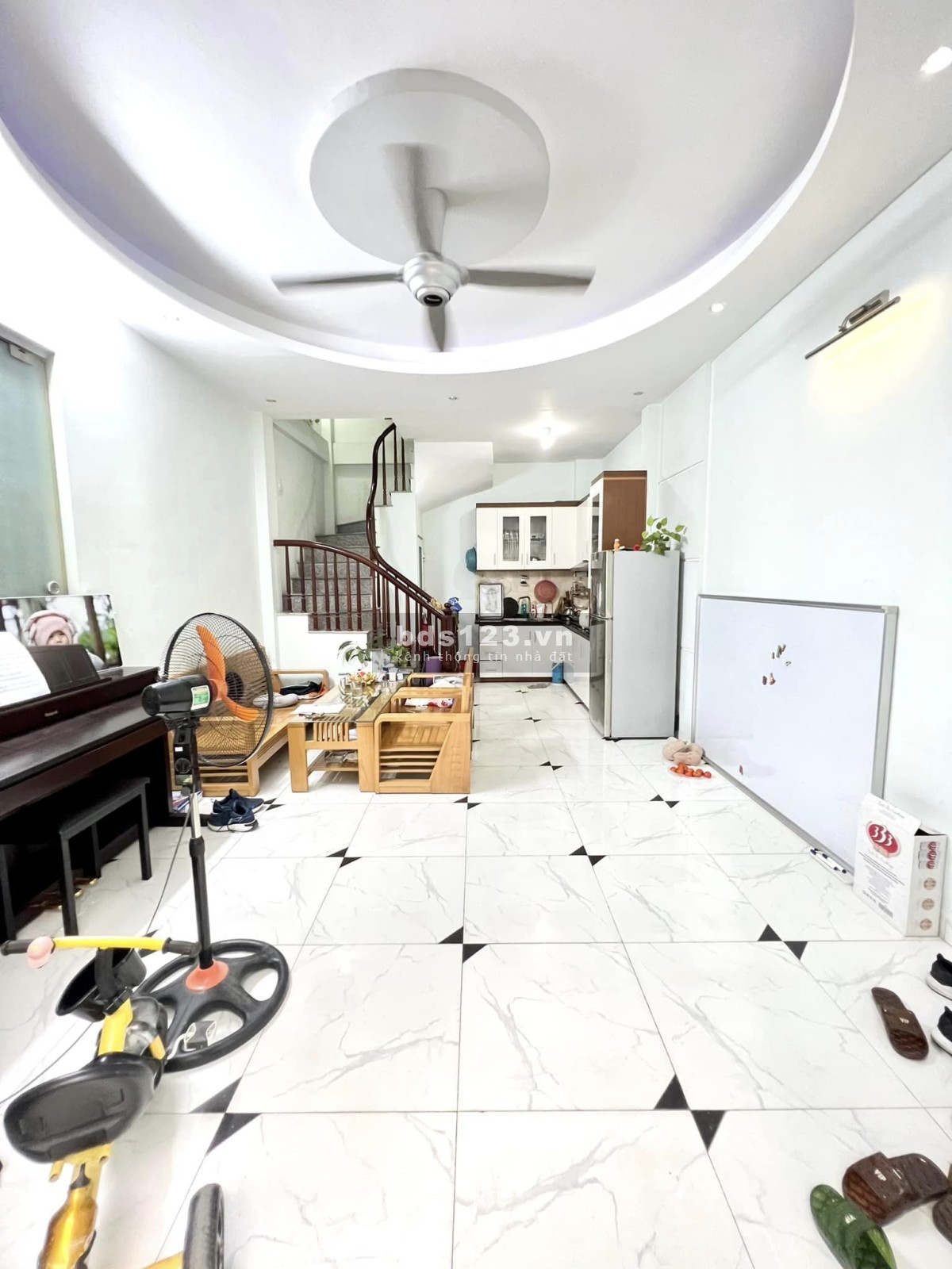Nhà đẹp Vĩnh Hưng, lô góc 3 mặt thoáng, ngõ thông, gần oto, gần phố, 30M2 4 tầng, 3.1 tỷ ra Lộc Mạnh