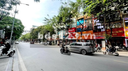 Bán nhà nhỉnh 4 tỷ có ngay siêu phẩm mặt ngõ, Thái Hà, Đống Đa: 35m, Ô tô đỗ cửa