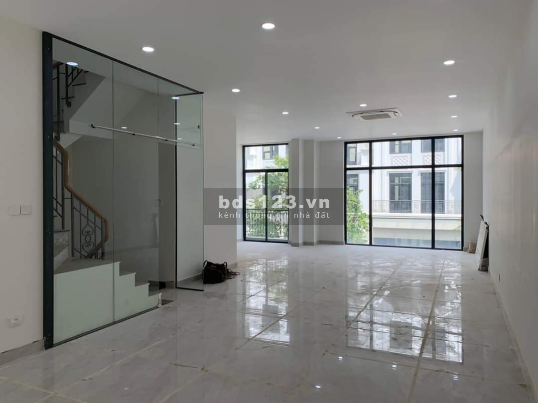 Cho thuê nhà phố 5 tầng có thang máy tại khu đô thị Vinhomes Grand Park giá chỉ 22 triệu