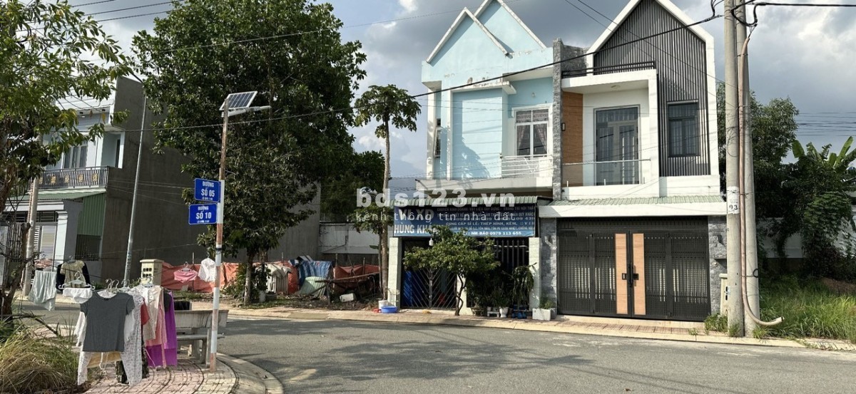 Cần bán 100m2 đất thổ cư, cách ql 13 100m, đường nhựa, kế bên siêu thị Go.