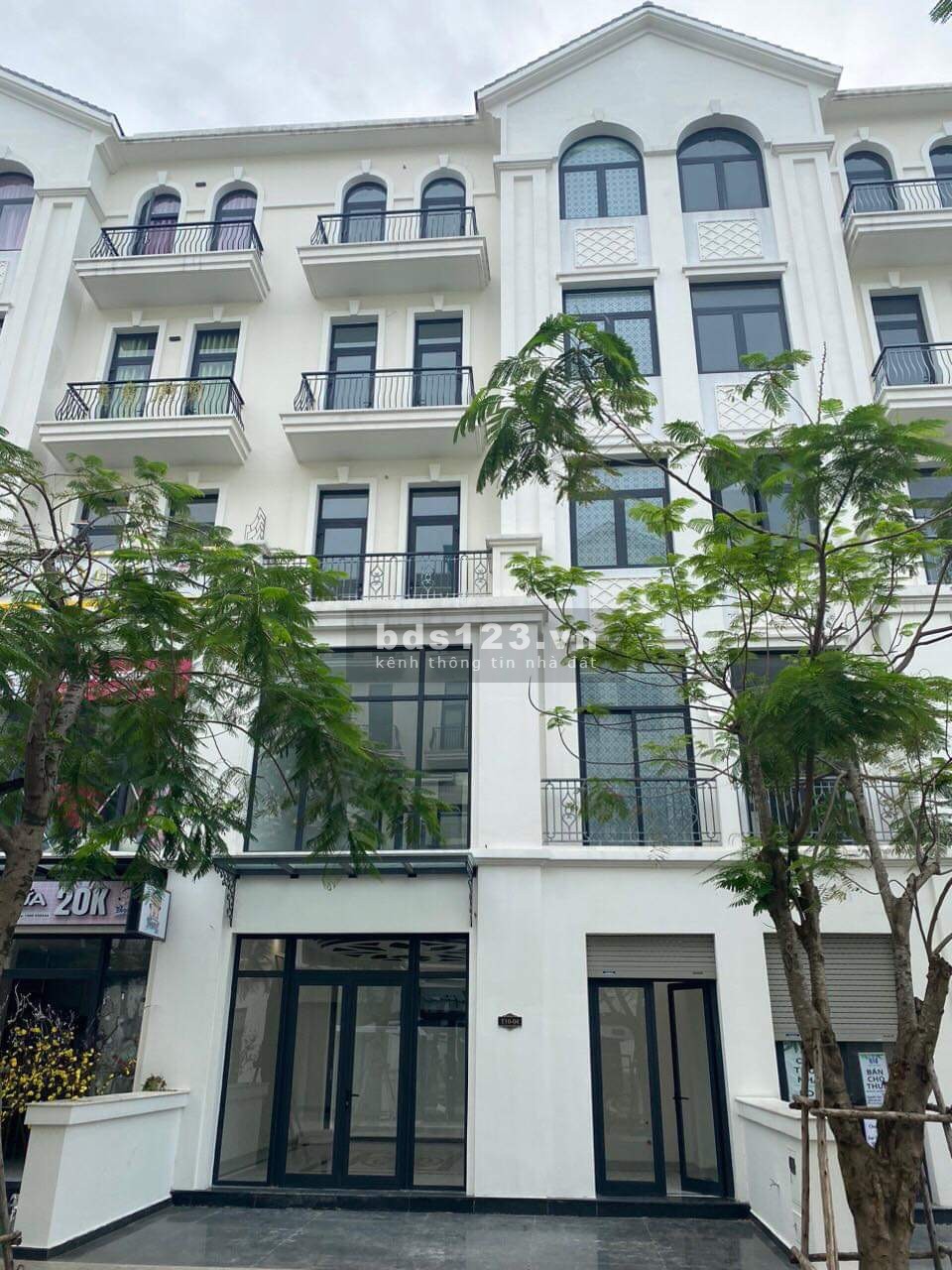 Cho thuê nhà phố 5 tầng có thang máy tại khu đô thị Vinhomes Grand Park giá chỉ 22 triệu