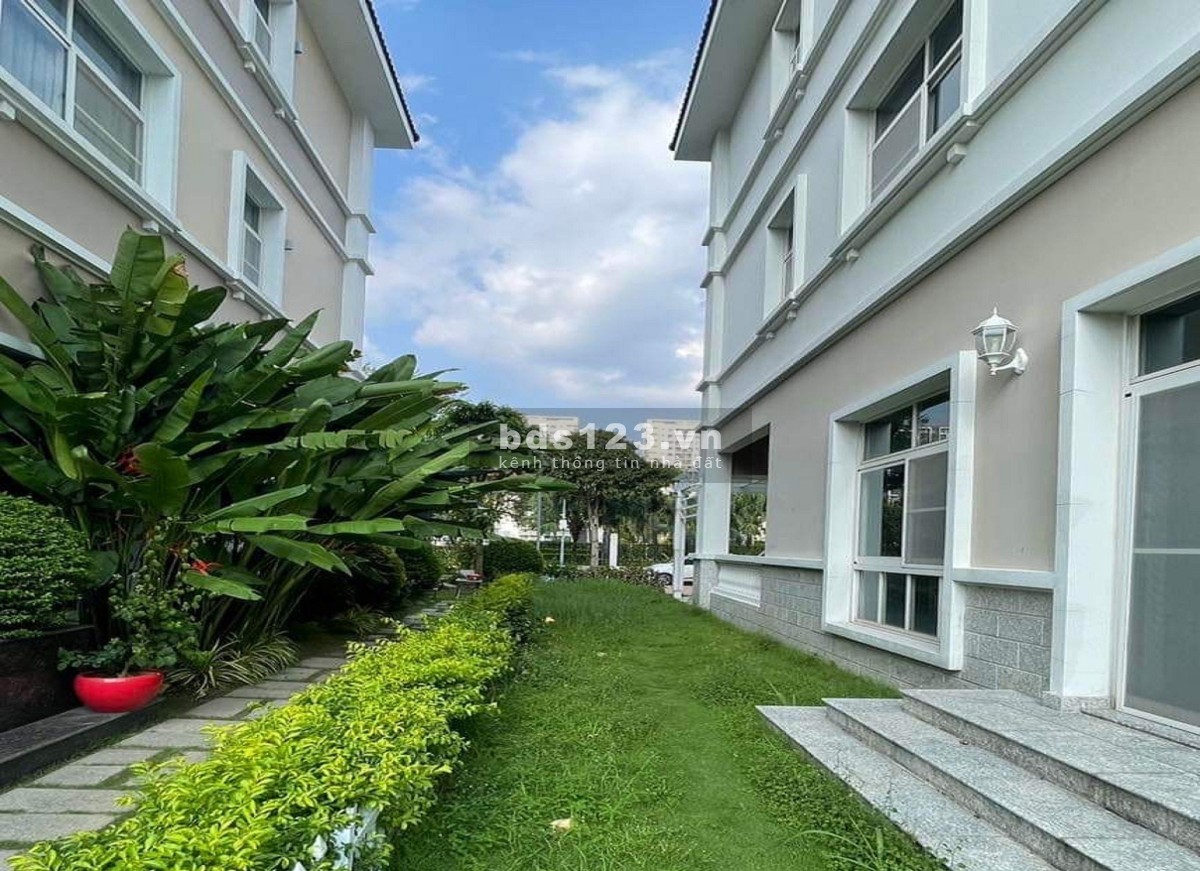 Bán hạ giá biệt thự Chateau 3 mặt công viên cực đẹp sát trường Canada