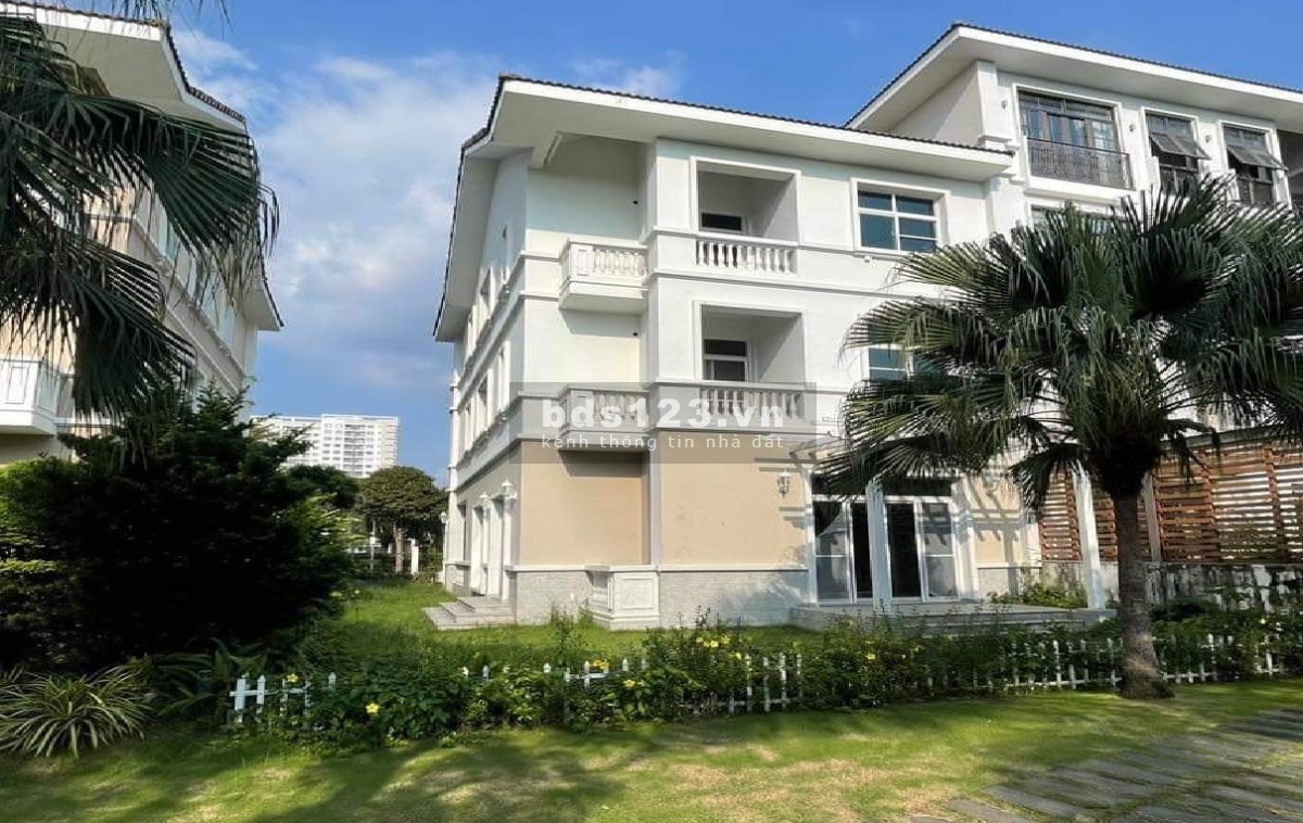 Bán hạ giá biệt thự Chateau 3 mặt công viên cực đẹp sát trường Canada