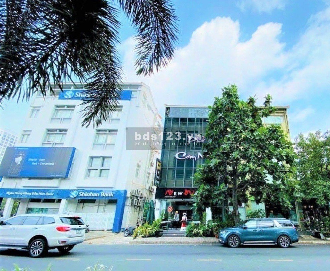 Cho thuê nguyên căn tòa nhà văn phòng 4 lầu đường Nguyễn Cao, quận 7