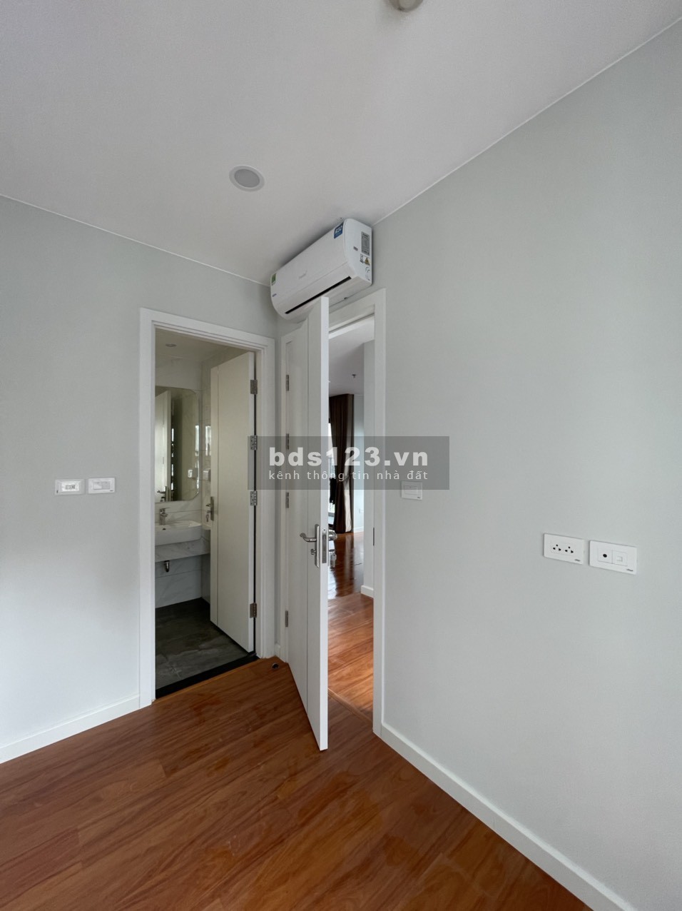 Bán căn hộ 2N+1,2WC 64m đồ cơ bản tòa Nguyệt Quế Imperia Smart City 2 tỷ9 bao phí