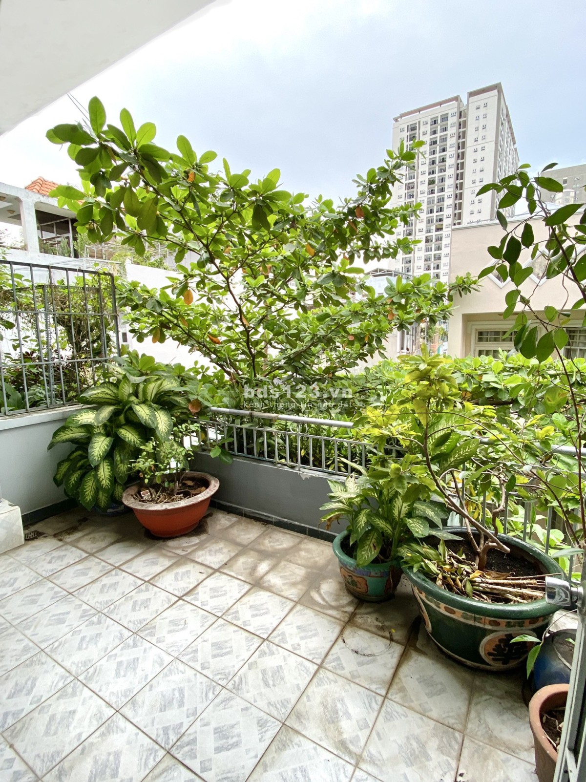 Phòng sẵn nội thất, ban công. Ngay VINCOM Nguyễn Xí